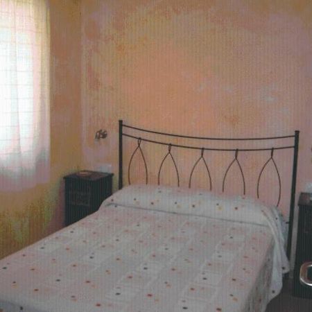 Hostal Valle Del Iregua Albelda De Iregua Pokoj fotografie