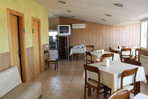 Hostal Valle Del Iregua Albelda De Iregua Exteriér fotografie